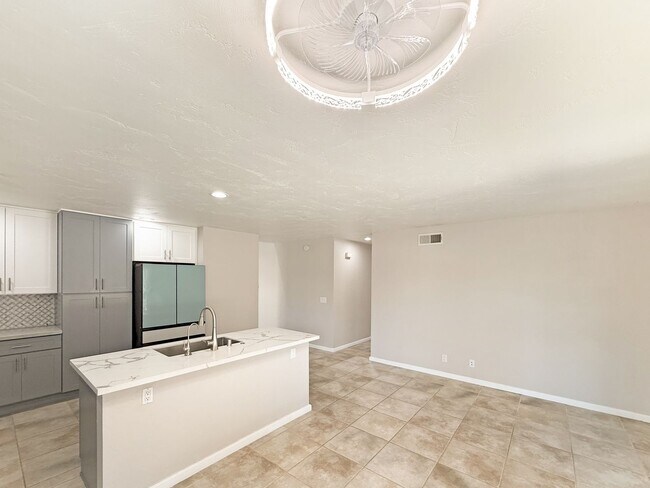 Building Photo - SD: Spacious 4BD/2BA Home in Mira Mesa with Large Backyard, 2-Car Garage & In-Unit Laundry