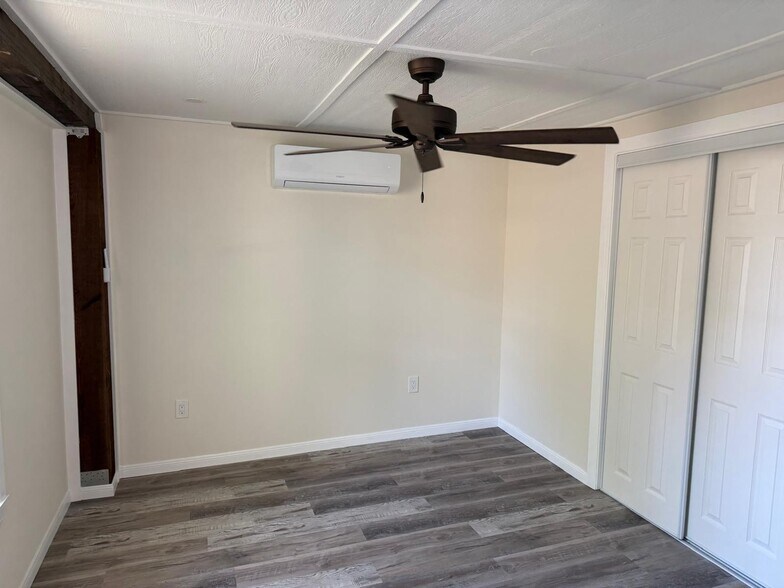 Building Photo - 1211 Cedar Hill Ln