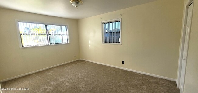 Building Photo - 1048 Hazelwood Dr