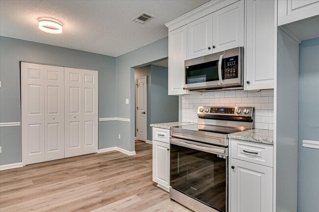 Building Photo - 2572 Tara Heights Cir