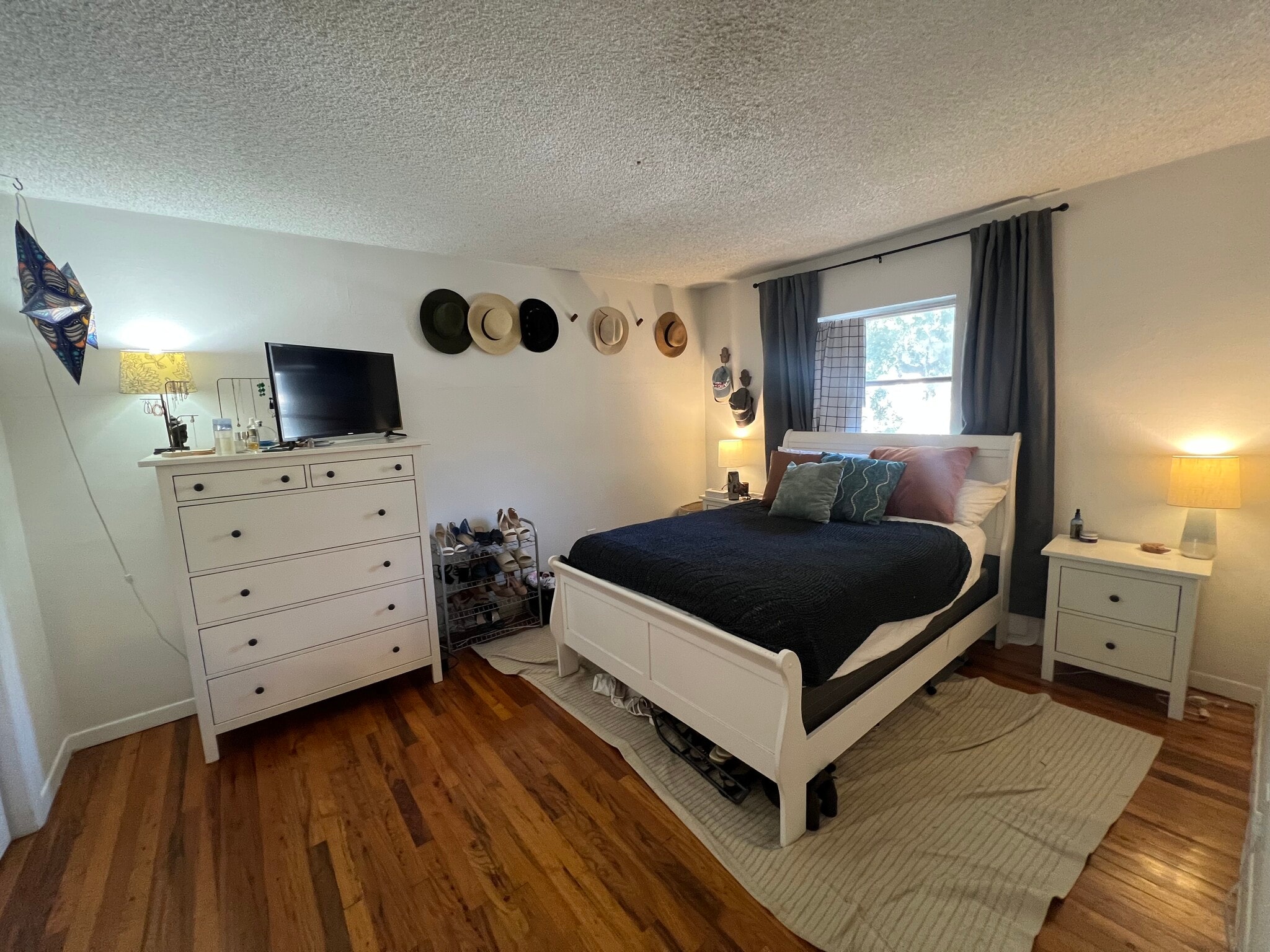 1 BR with hardwood floors - 320 Lakeview St
