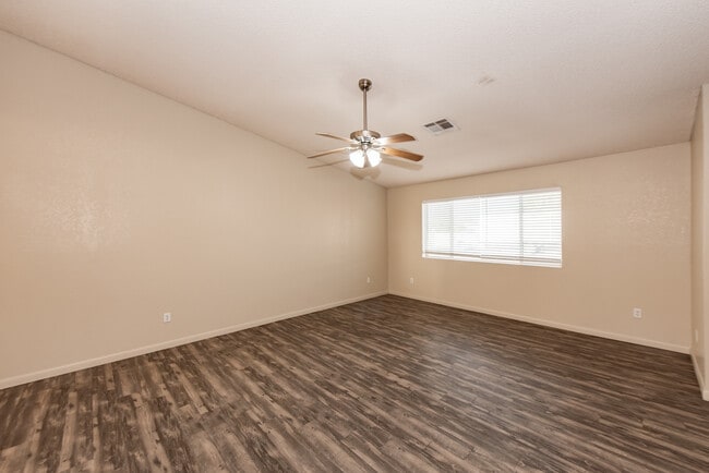 Building Photo - 2866 S 30th Dr