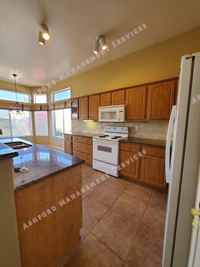 Building Photo - COYOTE LAKES BEAUTIFUL VIEW OF GOLF COURSE/NOT AGE RESTRICTED**NO TENANT FEES