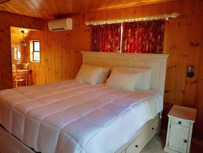 Building Photo - Fully Furnished Executive Sander's Beach Rental