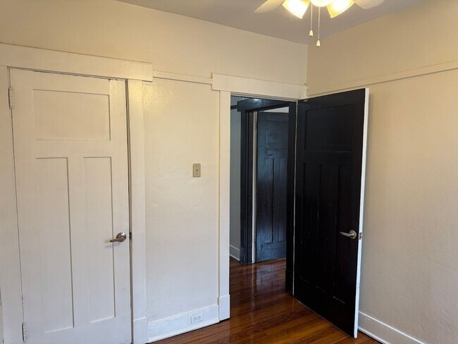 Building Photo - 1651 Chislett St