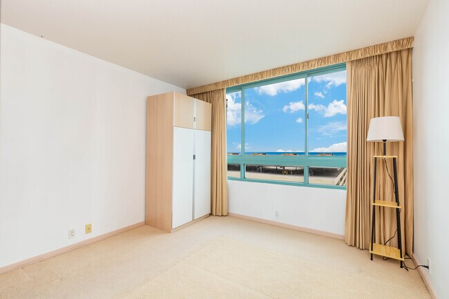 Building Photo - 1341 Kapiolani Blvd