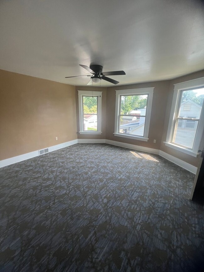 Building Photo - Large Remodeled 4 bed 2 Bath - Girard Pa