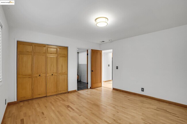 Building Photo - 21 Ironwood