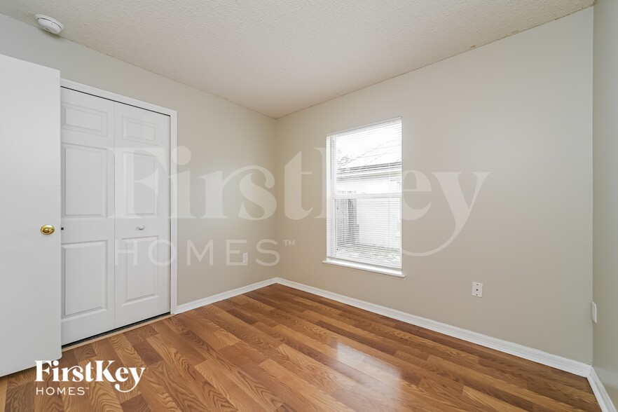 Building Photo - 440 Breezeway Dr
