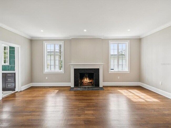 Building Photo - 456 Gardenia St