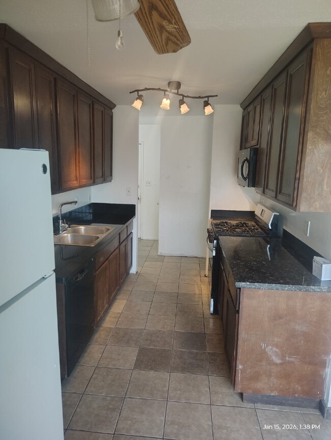 Building Photo - Gated Spacious Lot.  Updated interior - Must see