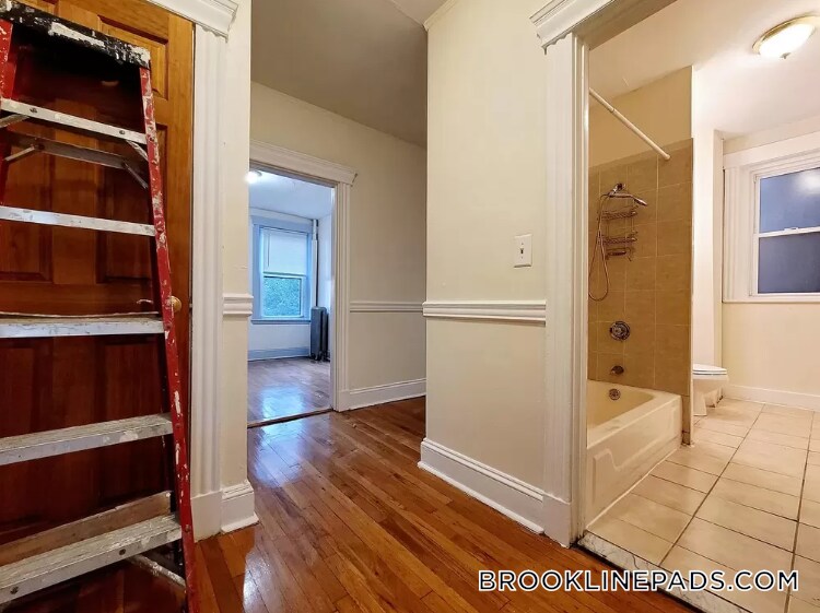 Building Photo - 360 Riverway