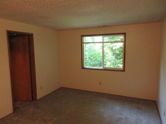 Building Photo - 2218 Navaho Ct SE