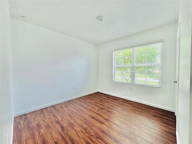 Building Photo - 518 SW Natalie Terrace