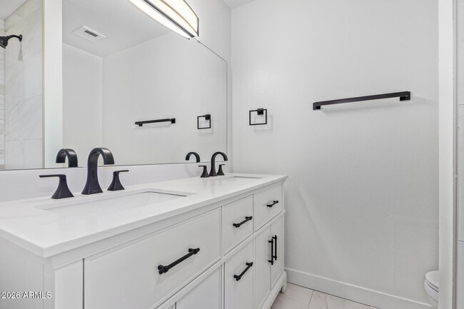 Building Photo - 2111 S River Dr