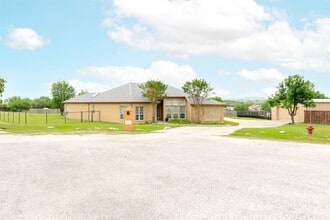 Building Photo - 115 Kenwick Ct