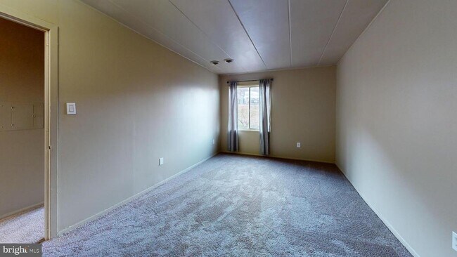 Building Photo - 2612 Fort Farnsworth Rd