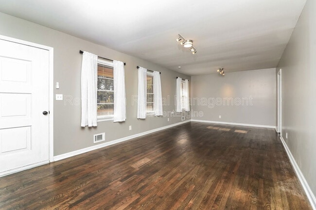 Building Photo - 24 Chestnut Dr