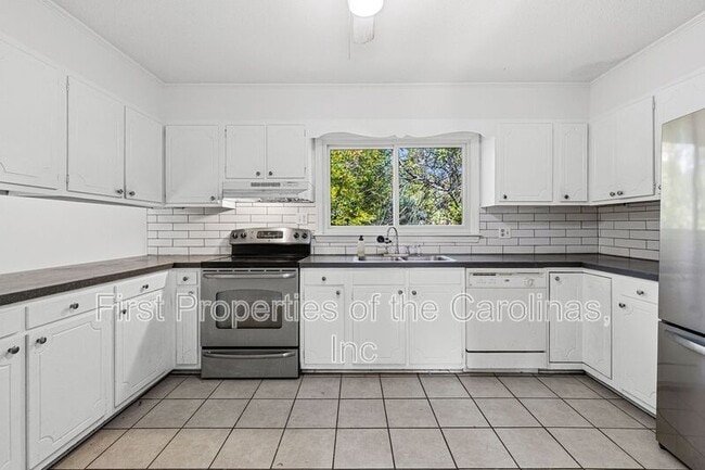 Building Photo - 810 Applegate Ct