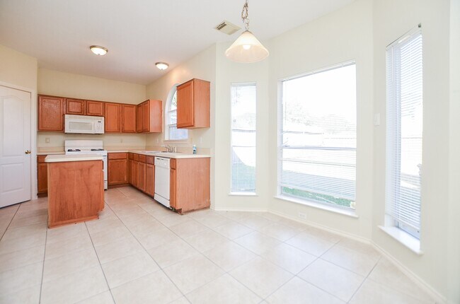 Building Photo - 21210 Woodland Green Dr