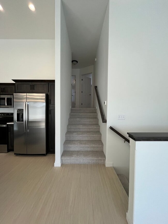 Building Photo - 3 Bed 3 Bath Townhome