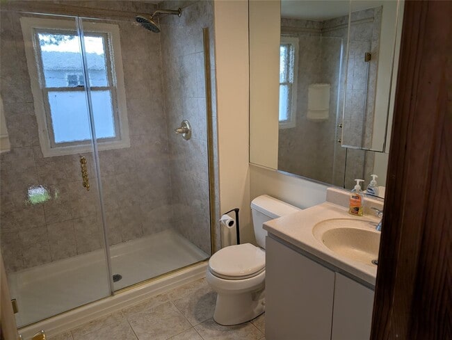 Building Photo - 6 Terrace Ct
