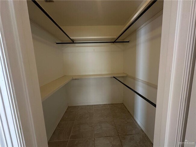 Building Photo - 22 1st Ln Ct