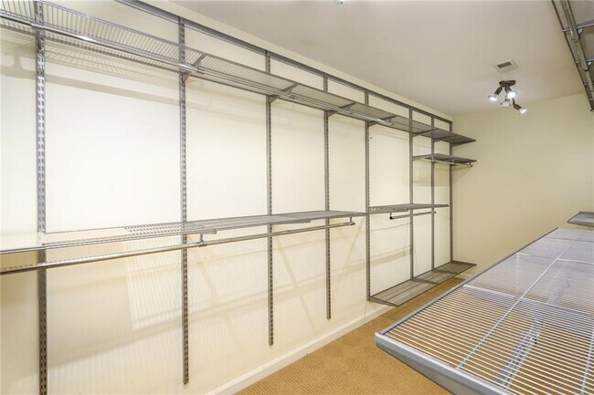 Building Photo - 1034 St James Crossing