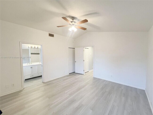 Building Photo - 5565 SW 43rd St