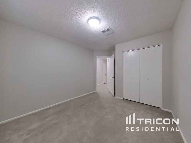 Building Photo - 9607 N 88th Dr