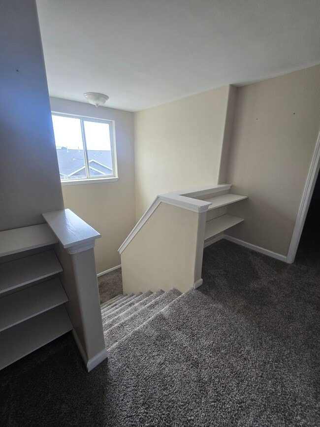 Building Photo - Amazing 4 bed/3 bath home