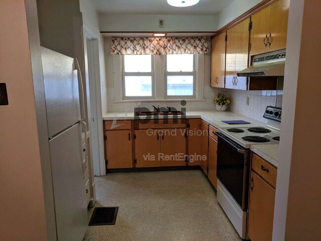 Building Photo - 2284 E Clay St