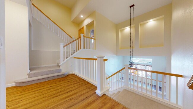 Building Photo - 123 Warbler Ln