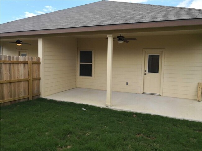 Building Photo - 233 Joanne Lp