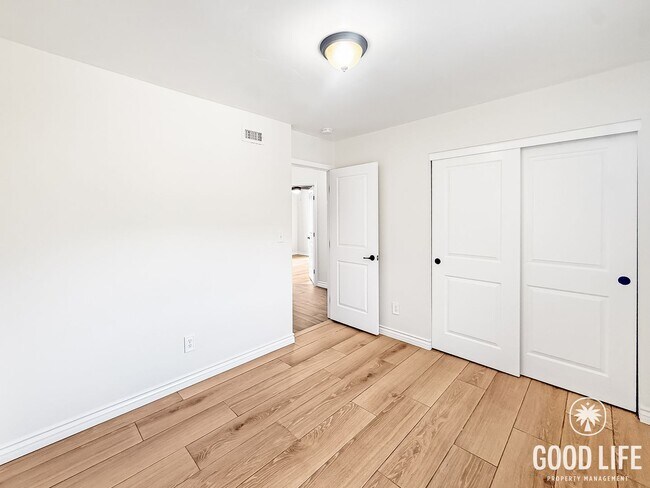 Building Photo - Upgraded 3BR/2BA Home with Garage, Driveway & Large Backyard – Paradise Hills!