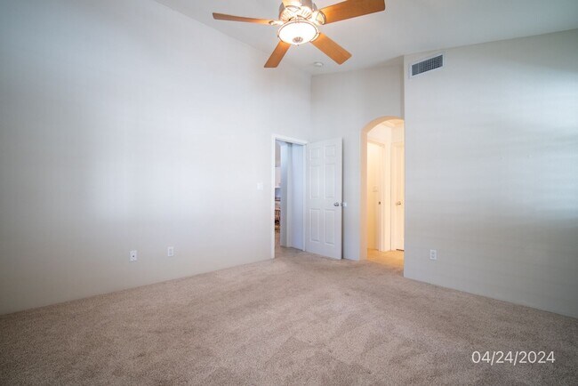 Building Photo - 3 BD/2 BA Home with Enclosed Garage in Ewa Beach (Pets ok)