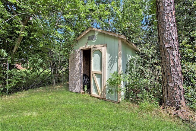 Building Photo - 10906 Panay Dr