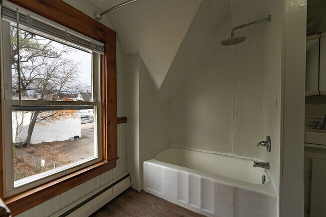 Building Photo - Spruce (294)