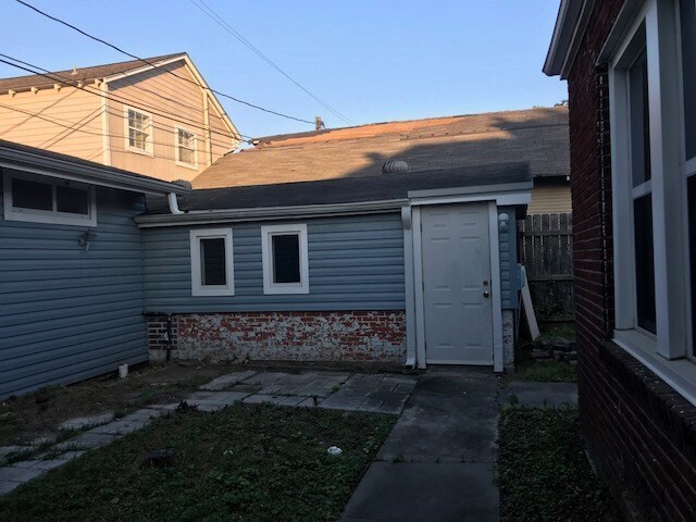 Building Photo - 4625 Bell St