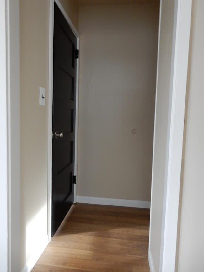 Building Photo - 1458 E Cleveland St