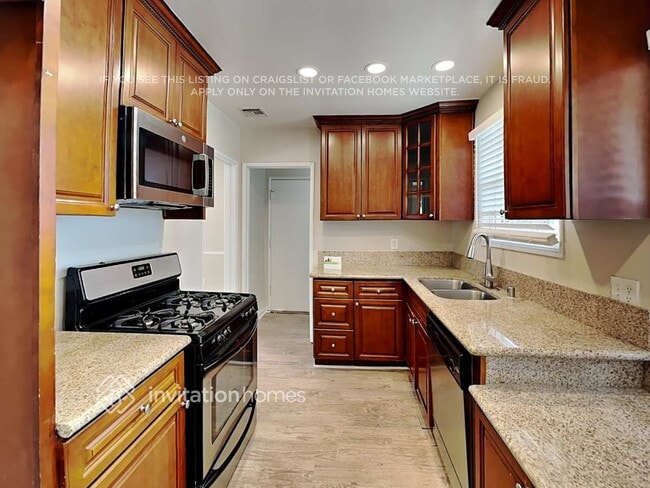 Building Photo - 18147 Archwood St