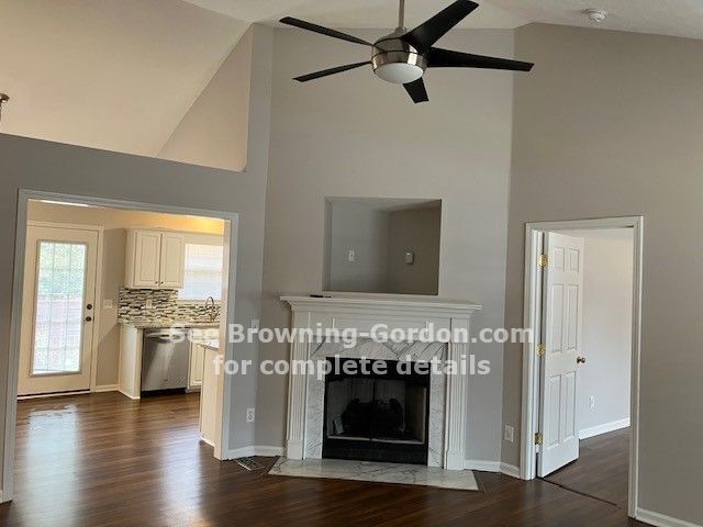 Building Photo - Amazing 3 bedroom 2 bath located in the Ol...