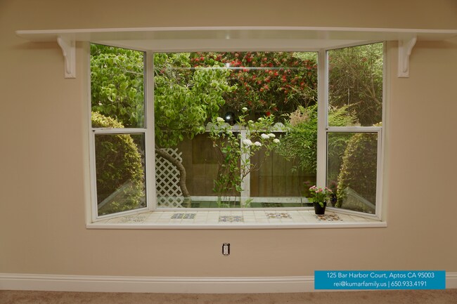 bay window in living room - 125 Bar Harbor Ct