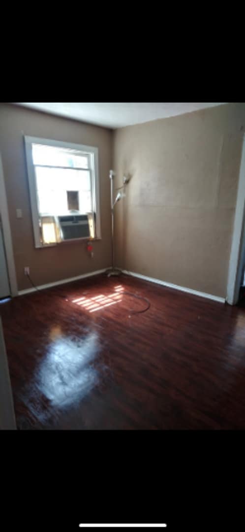 Building Photo - 105 E Bond St