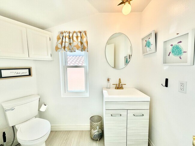 Building Photo - Oxnard / Silver Strand Beach / 2 bedroom 1...