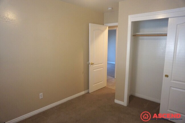 Building Photo - Beautiful Home Near Centennial Highschool!