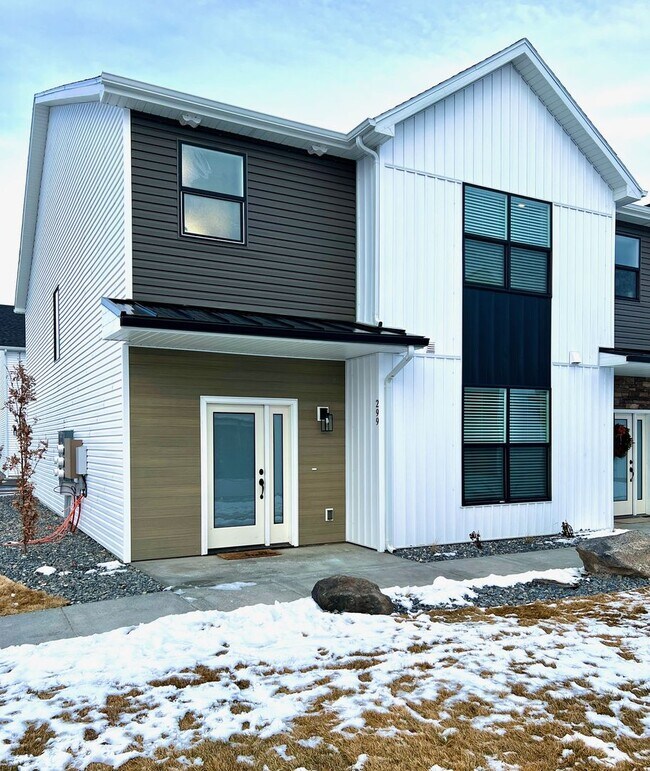 Primary Photo - Peregrine Townhomes