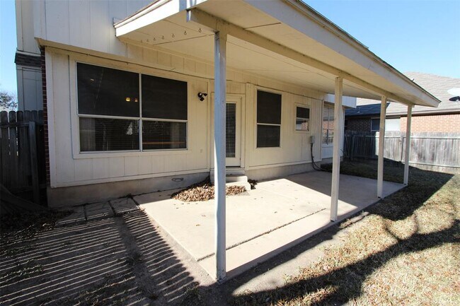 Building Photo - 15321 Ozone Pl