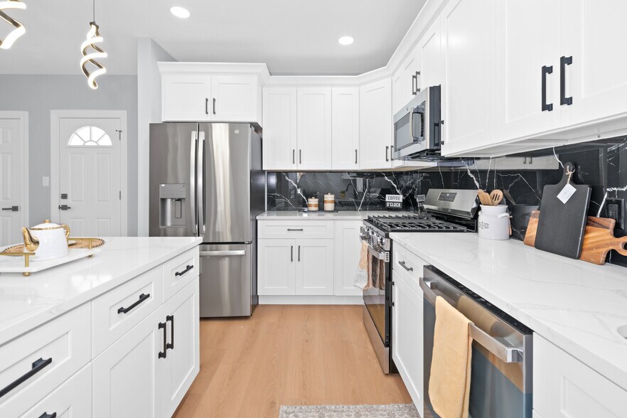 Building Photo - 504 W 26th St