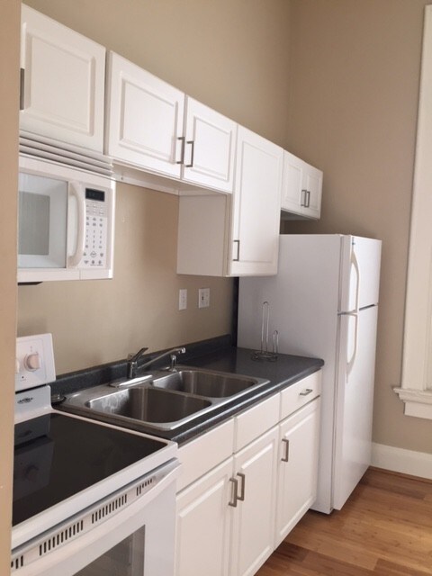 Building Photo - 440 Hopkins St